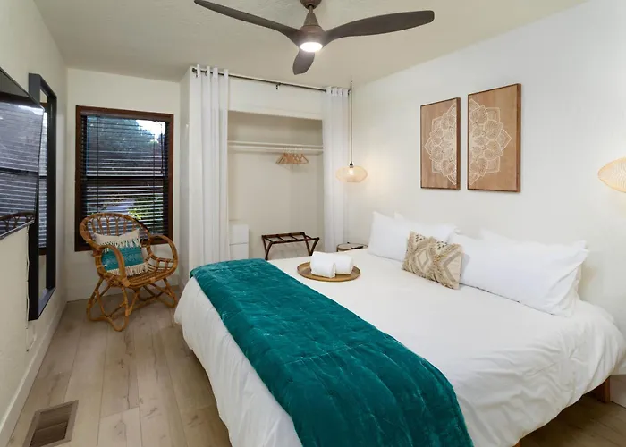 Luxe Boutique-style W/indoor Hot Tub Holiday home Sedona