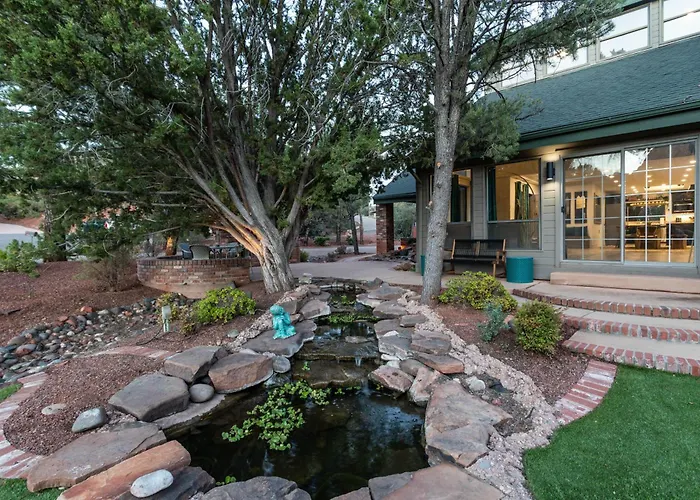 Luxe Boutique-style W/indoor Hot Tub *