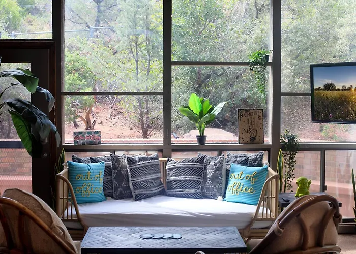 Holiday home Luxe Boutique-style W/indoor Hot Tub