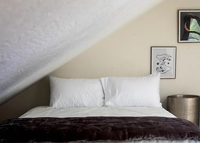 Holiday home Luxe Boutique-style W/indoor Hot Tub