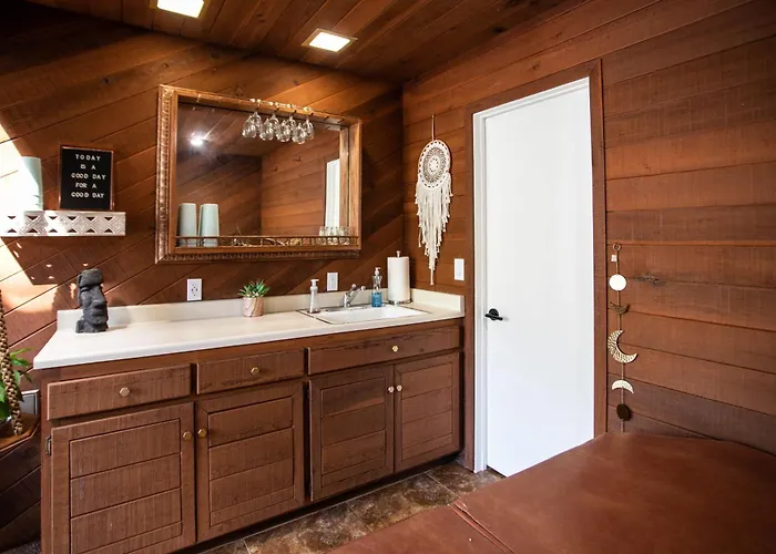 Luxe Boutique-style W/indoor Hot Tub * Sedona