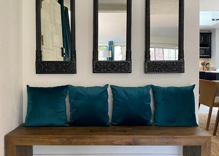 Luxe Boutique-style W/indoor Hot Tub Holiday home Sedona
