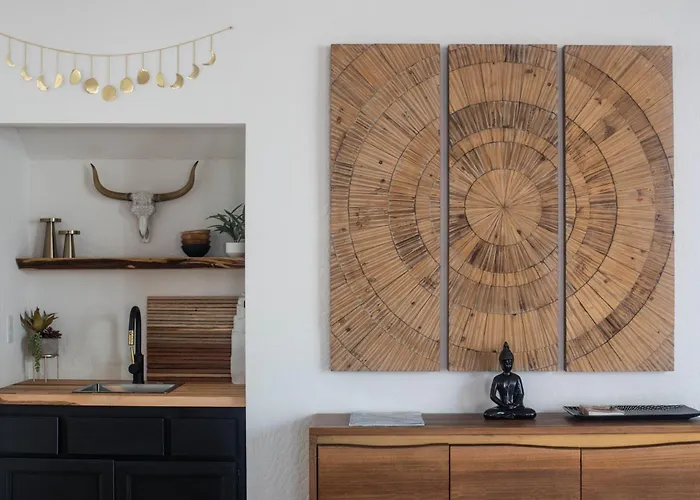Luxe Boutique-style W/indoor Hot Tub